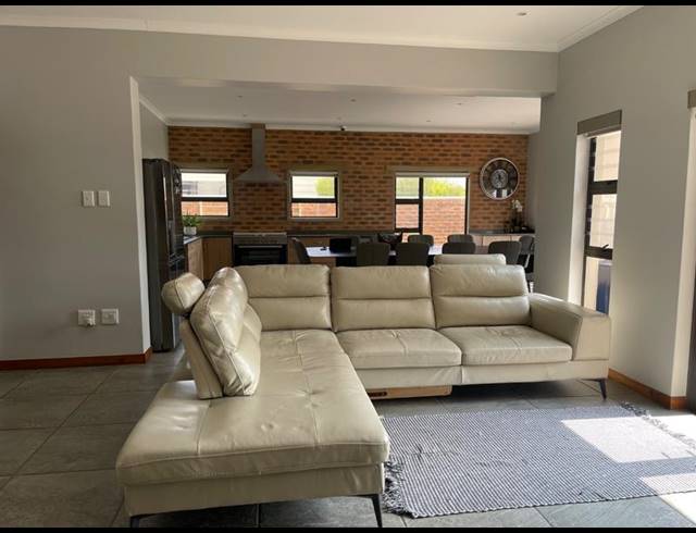 3 BEDROOM HOUSE FOR SALE IN CLUB MILOS ESTATE